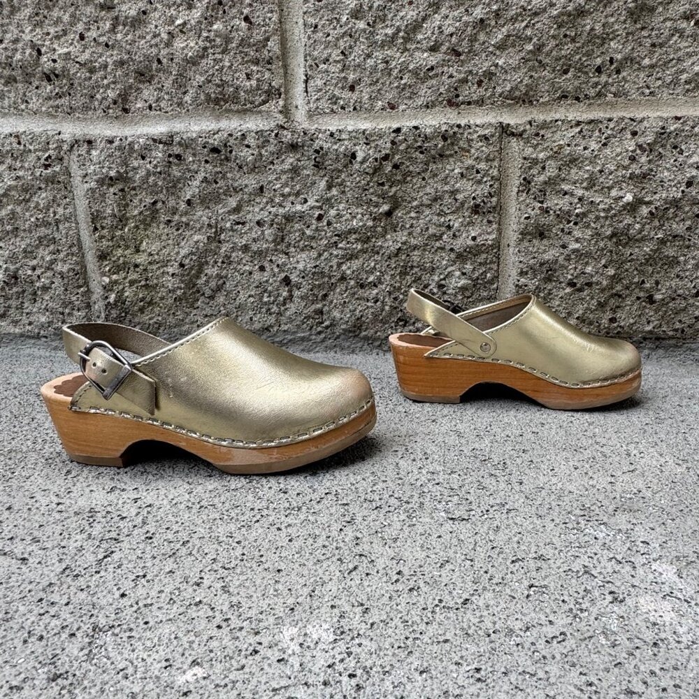 HANNA ANDERSSON Gold Slingback Wooden Clogs Girls 11.5 29 Metallic Leather Clog - Picture 3 of 10